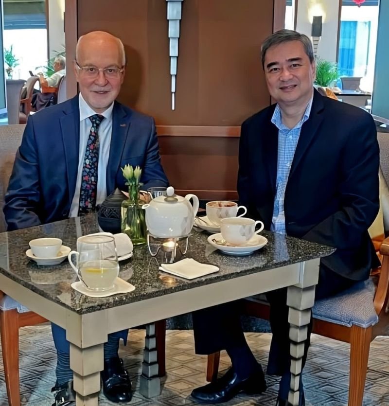 Reconnecting with Former Thai PM Abhisit Vejjajiva: Insights on Global & Thai Politics